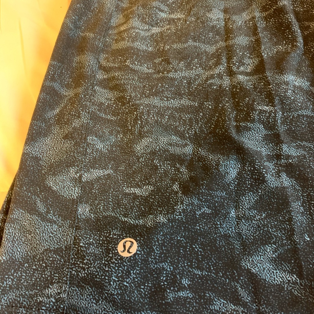 Men’s Lululemon 7” shorts - Picture 3 of 3